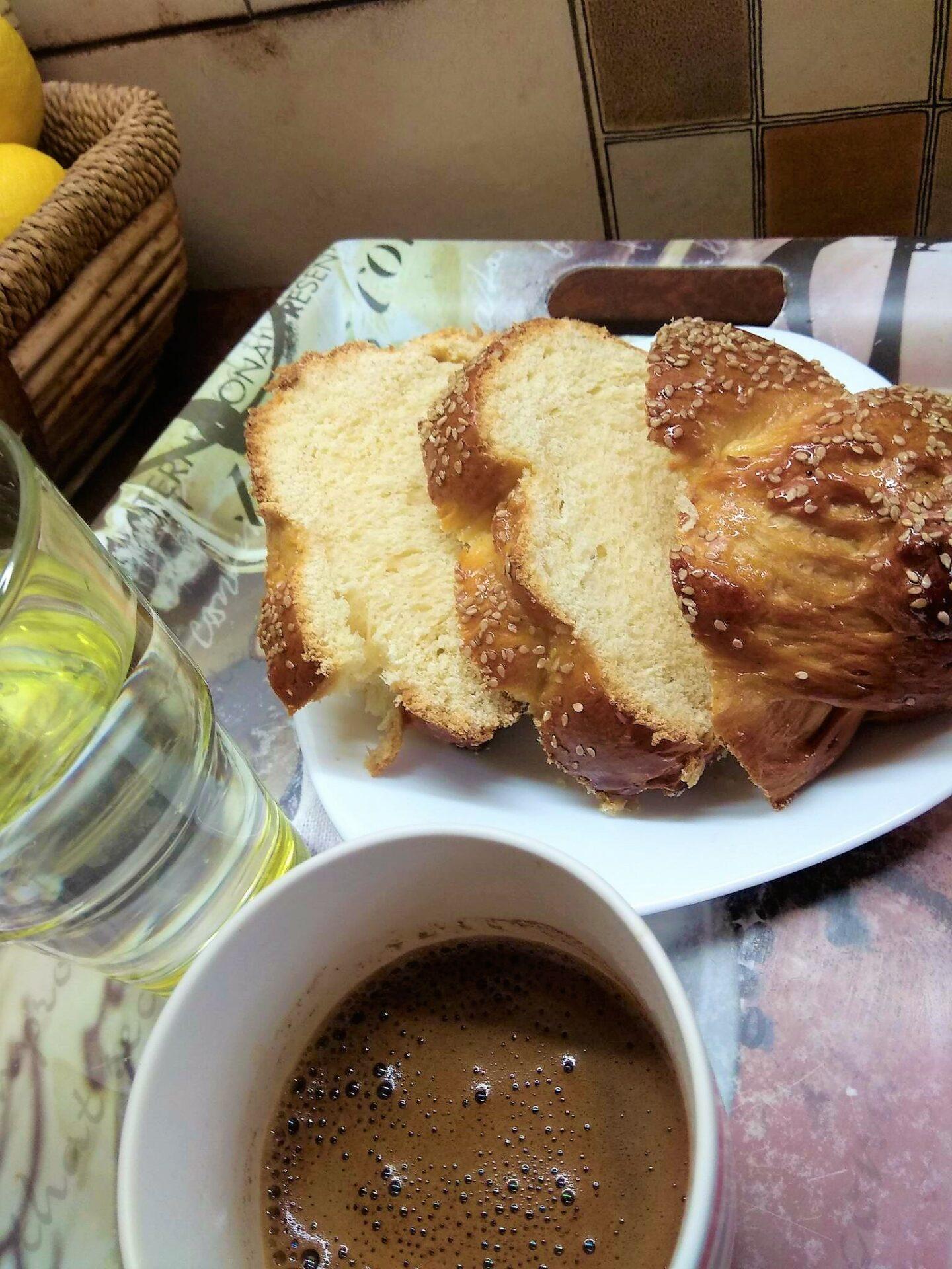νηστίσιμα-τσουρέκια-με-γάλα αμυγδάλου-συνταγή- νηστίσιμα-τσουρέκια-με-γάλα αμυγδάλου-συνταγή-