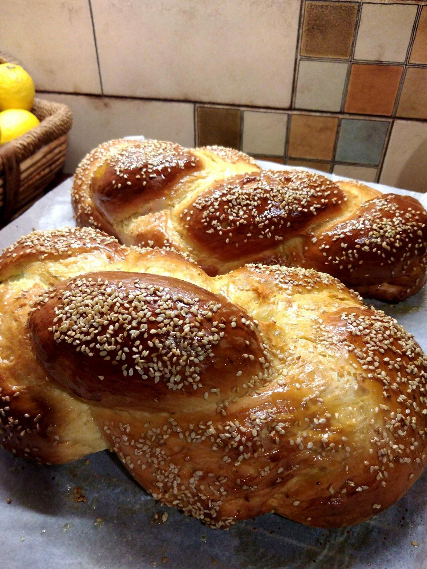 νηστίσιμα-τσουρέκια-με-γάλα αμυγδάλου-συνταγή- νηστίσιμα-τσουρέκια-με-γάλα αμυγδάλου-συνταγή-