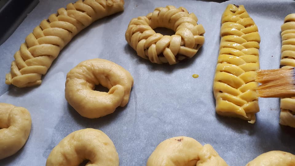 ανεβατά-καλιτσούνια-για-το-Μεγάλο Σάββατο-συνταγή-