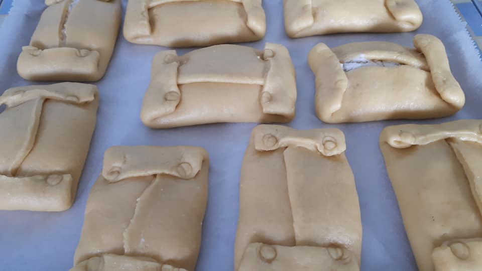 ανεβατά-καλιτσούνια-για-το-Μεγάλο Σάββατο-συνταγή-