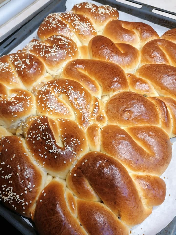 ατομικά-φουσκωτά-τσουρέκια-με-σοκολάτα-συνταγή- ατομικά-φουσκωτά-τσουρέκια-με-σοκολάτα-συνταγή-