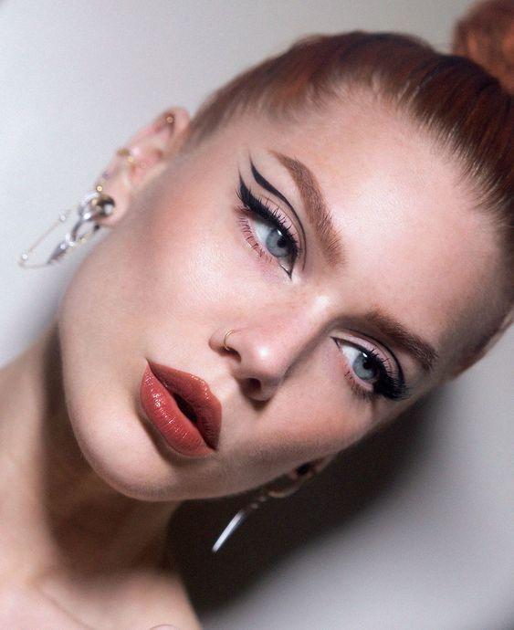 eye liner-τάσεις-Άνοιξη-Καλοκαίρι-2024-μακιγιάζ-ιδέες- eye liner-τάσεις-Άνοιξη-Καλοκαίρι-2024-μακιγιάζ-ιδέες-