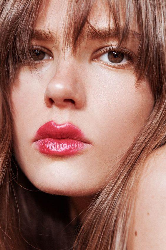 ξεβαμμένα χείλη-τάσεις-Άνοιξη-Καλοκαίρι-2024-μακιγιάζ-ιδέες- ξεβαμμένα χείλη-τάσεις-Άνοιξη-Καλοκαίρι-2024-μακιγιάζ-ιδέες-