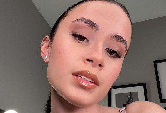 cloud make up-τάσεις-Άνοιξη-Καλοκαίρι-2024-μακιγιάζ-ιδέες- cloud make up-τάσεις-Άνοιξη-Καλοκαίρι-2024-μακιγιάζ-ιδέες-