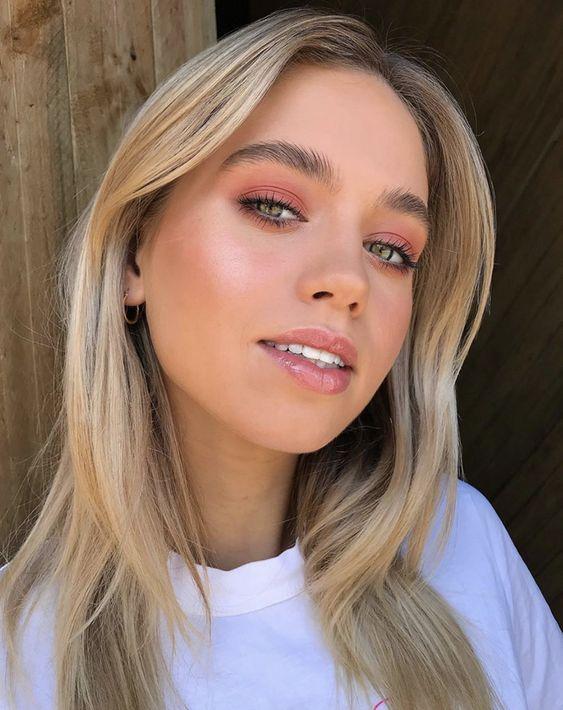 ροδακινί μακιγιάζ-τάσεις-Άνοιξη-Καλοκαίρι-2024-μακιγιάζ-ιδέες- ροδακινί μακιγιάζ-τάσεις-Άνοιξη-Καλοκαίρι-2024-μακιγιάζ-ιδέες-