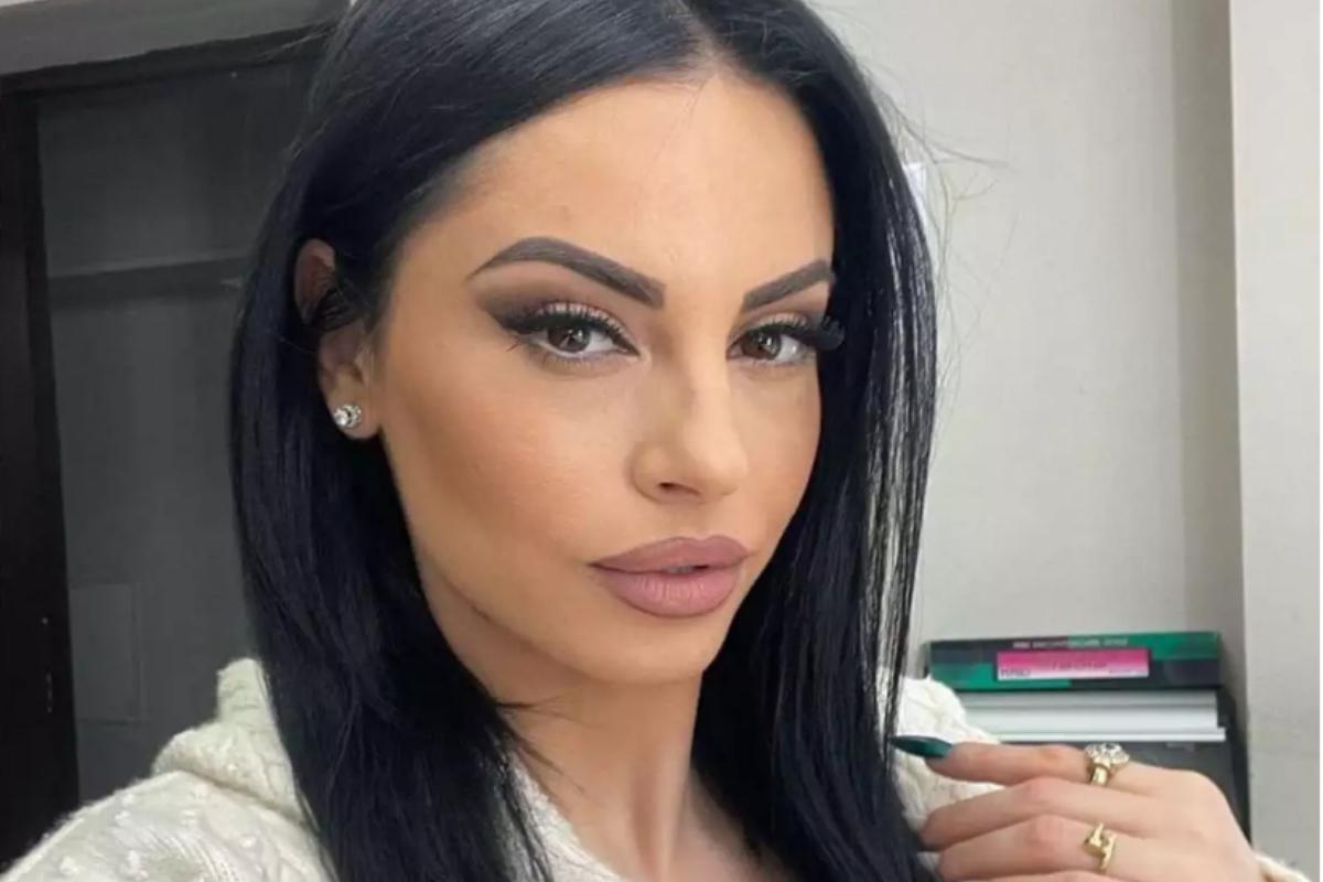 Δήμητρα Αλεξανδράκη: Ανέβηκε τα σκαλιά της εκκλησιάς το γνωστό μοντέλο