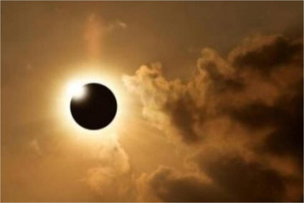 Ολική έκλειψη ηλίου: Πόλεις βυθίζονται στο σκοτάδι σε δευτερόλεπτα – Βίντεο