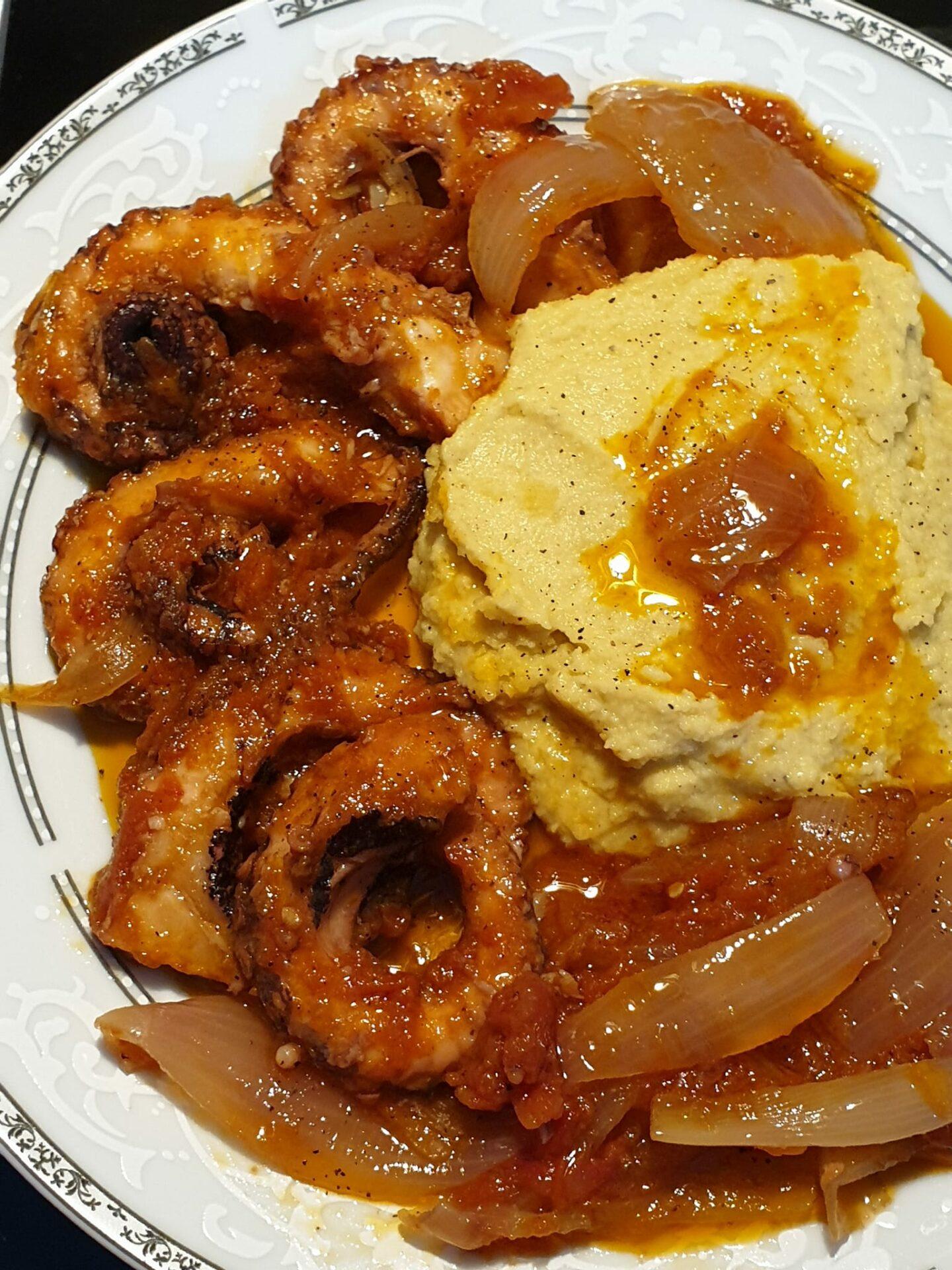 χταπόδι-στιφάδο-με-φάβα-συνταγή- χταπόδι-στιφάδο-με-φάβα-συνταγή-