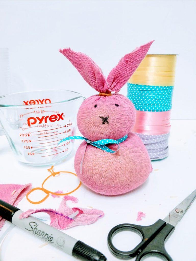 πασχαλινή-κατασκευή-για-παιδιά-με-κάλτσα-