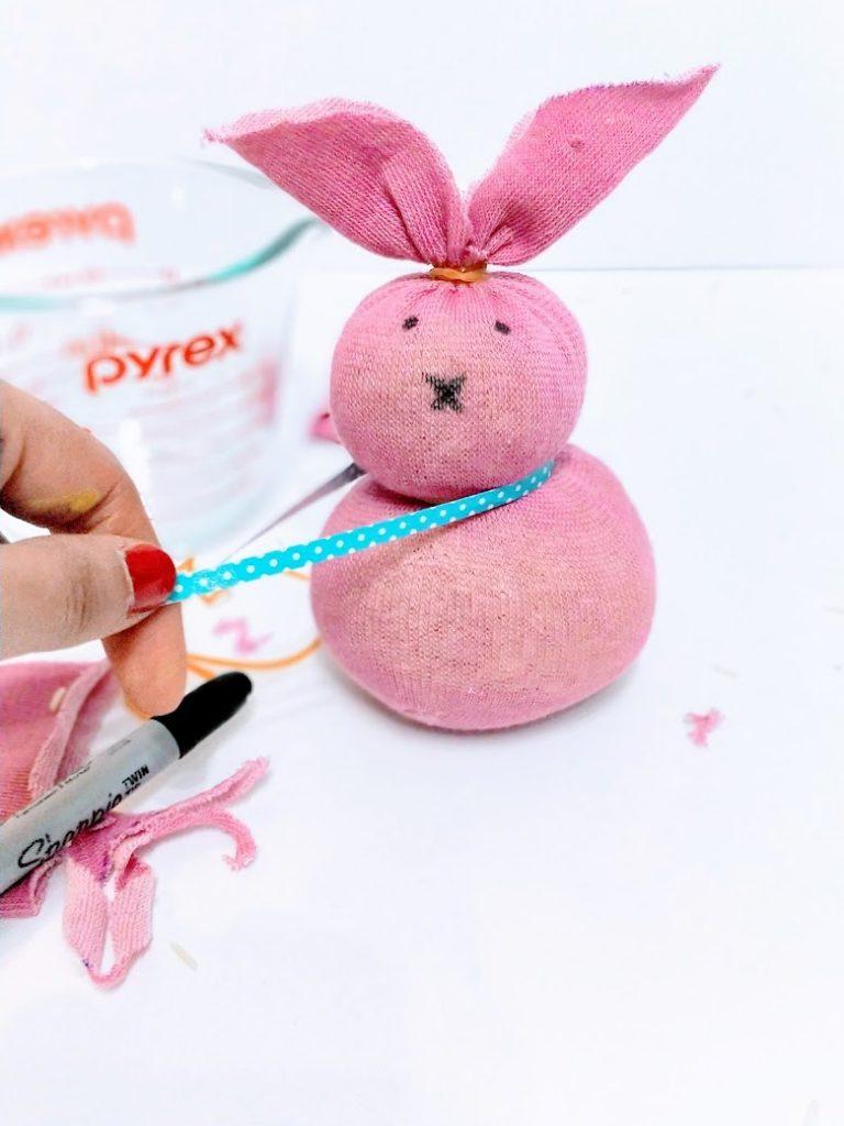 πασχαλινή-κατασκευή-για-παιδιά-με-κάλτσα-