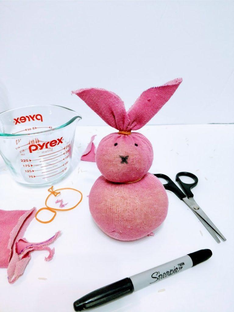 πασχαλινή-κατασκευή-για-παιδιά-με-κάλτσα-