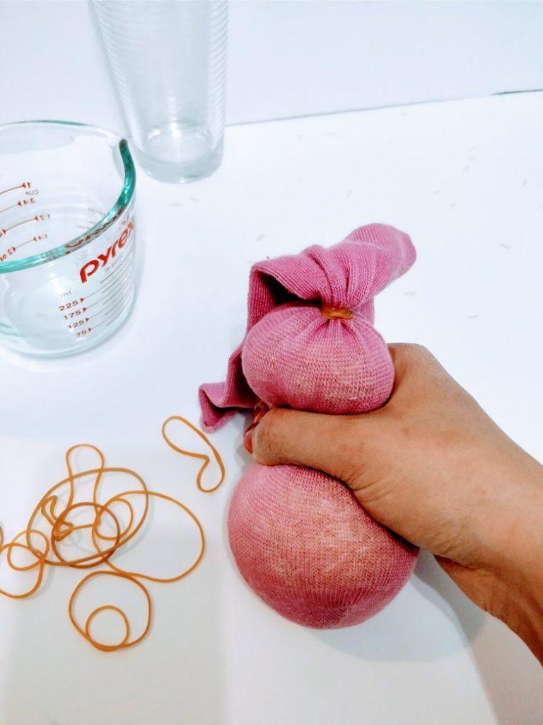 πασχαλινή-κατασκευή-για-παιδιά-με-κάλτσα-