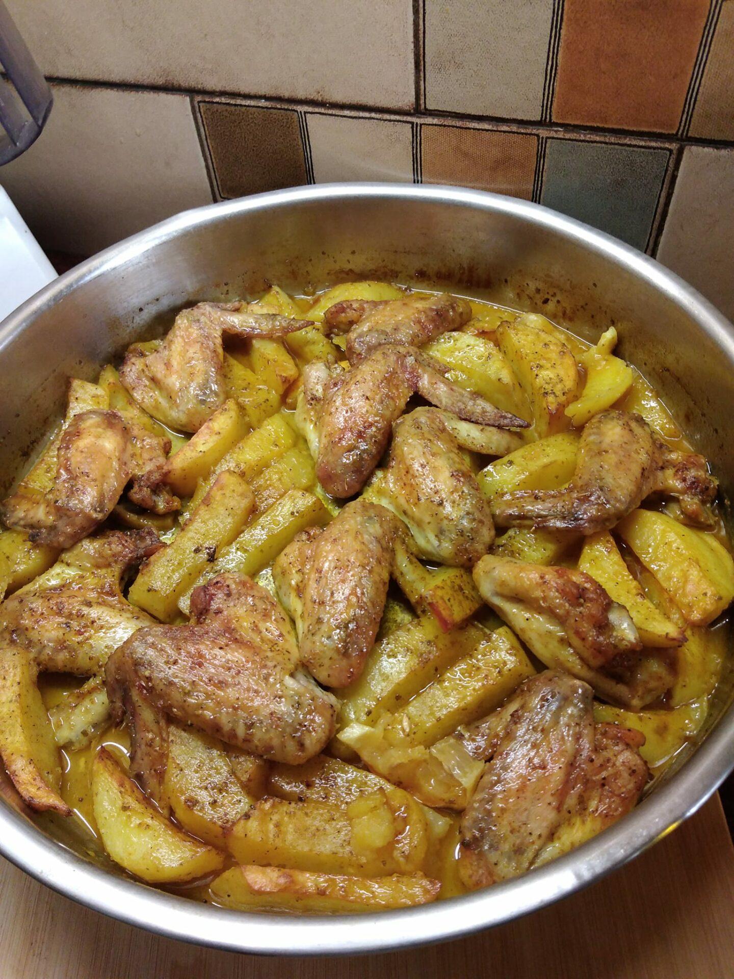 φτερούγες κοτόπουλο-κρασάτες-με-πατάτες φούρνου-συνταγή-