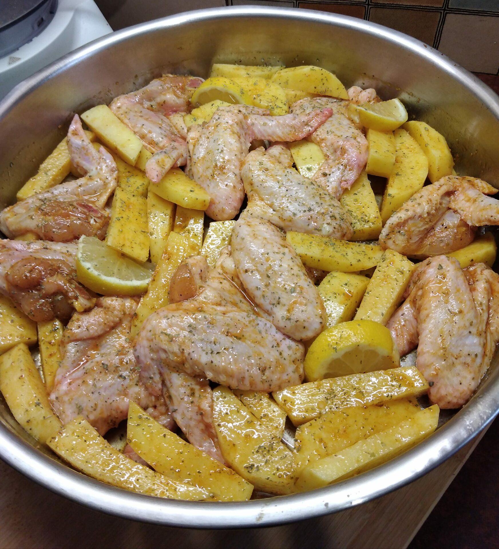 φτερούγες κοτόπουλο-κρασάτες-με-πατάτες φούρνου-συνταγή-