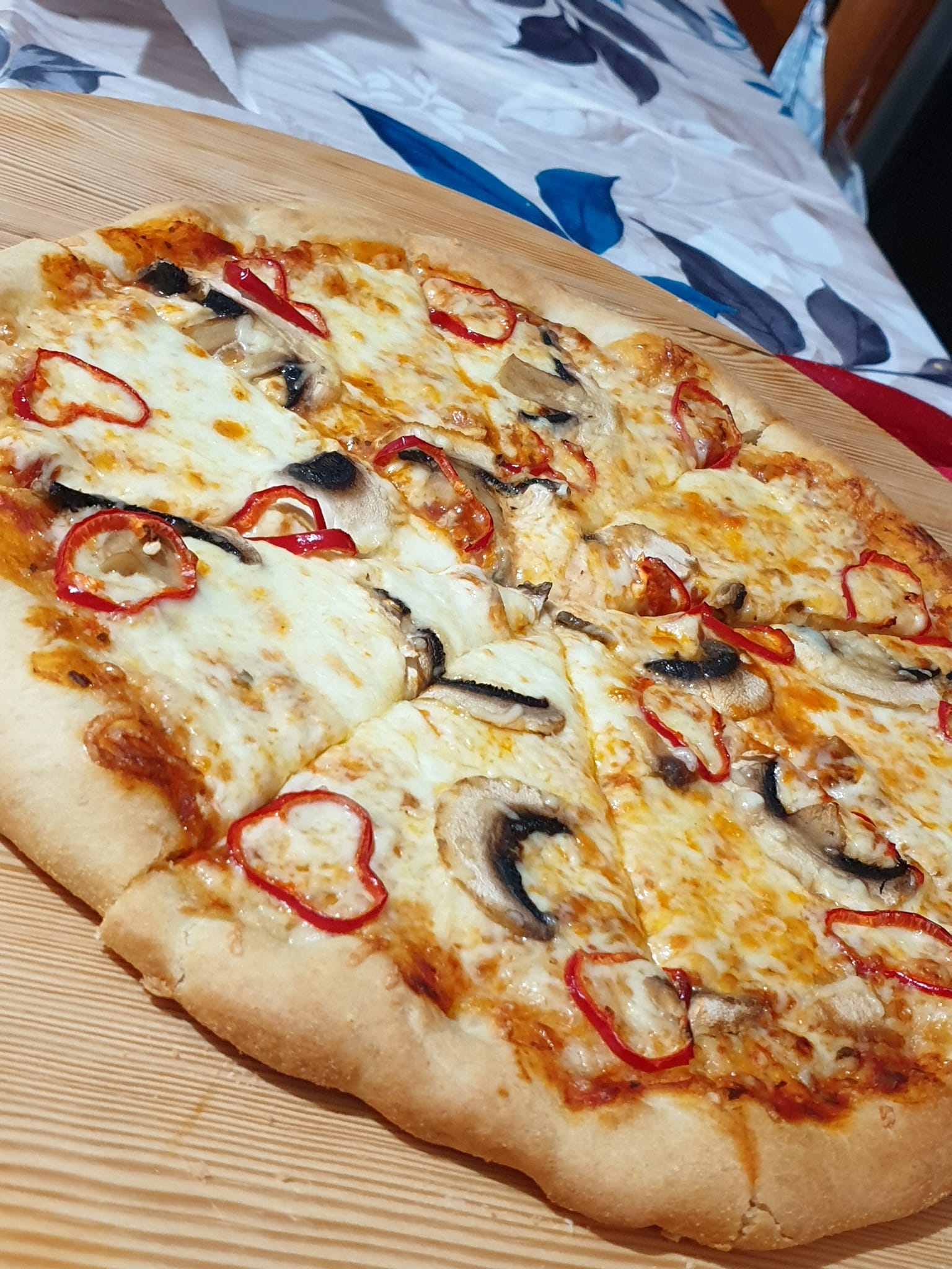 πίτσα-με-τυρί-και-λαχανικά-συνταγή-