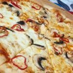 πίτσα-με-τυρί-και-λαχανικά-συνταγή-