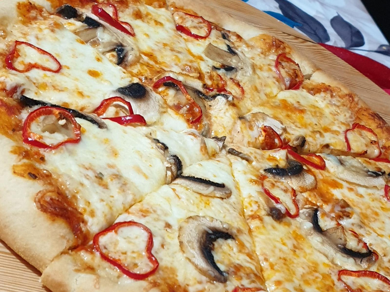 πίτσα-με-τυρί-και-λαχανικά-συνταγή- πίτσα-με-τυρί-και-λαχανικά-συνταγή-