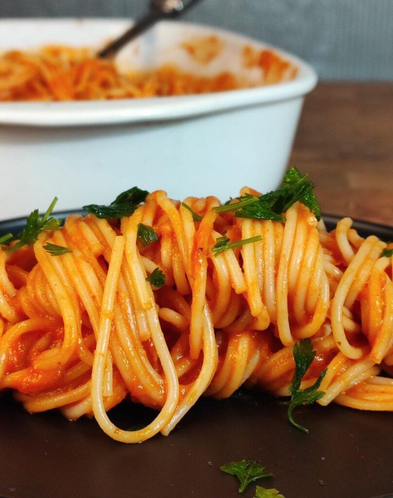 σαρακοστιανή-σάλτσα-για-μακαρονάδα φούρνου-συνταγή-