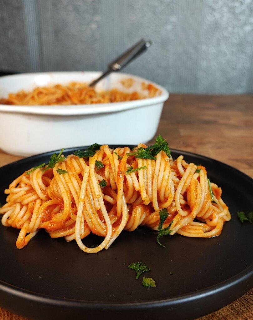 σαρακοστιανή-σάλτσα-για-μακαρονάδα φούρνου-συνταγή-