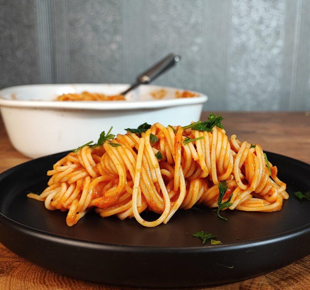 σαρακοστιανή-σάλτσα-για-μακαρονάδα φούρνου-συνταγή-