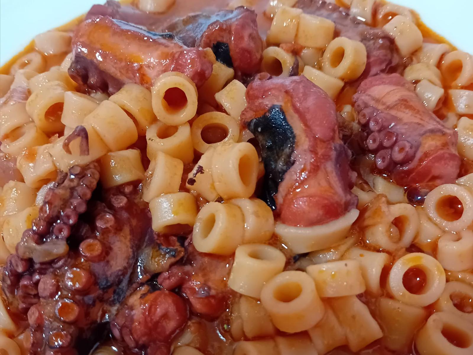 σκορδάτο-χταπόδι-με-κοφτό μακαρονάκι-συνταγή- σκορδάτο-χταπόδι-με-κοφτό μακαρονάκι-συνταγή-