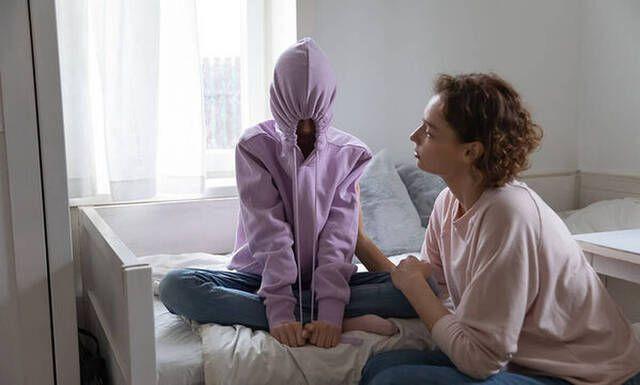 Συμβουλές στους γονείς για τις άβολες συζητήσεις που θα γίνουν στη προεφηβεία και την εφηβεία