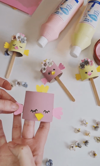 πασχαλινή-κατασκευή-κοτοπουλάκια-από-ρολό-από-χαρτί υγείας-