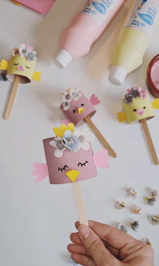 πασχαλινή-κατασκευή-κοτοπουλάκια-από-ρολό-από-χαρτί υγείας-