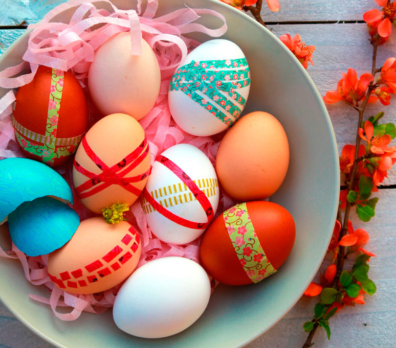 Οι πιο πρωτότυποι οικονομικοί τρόποι να διακοσμήσεις τα Πασχαλινά αυγά με τα παιδιά το Πάσχα 2024