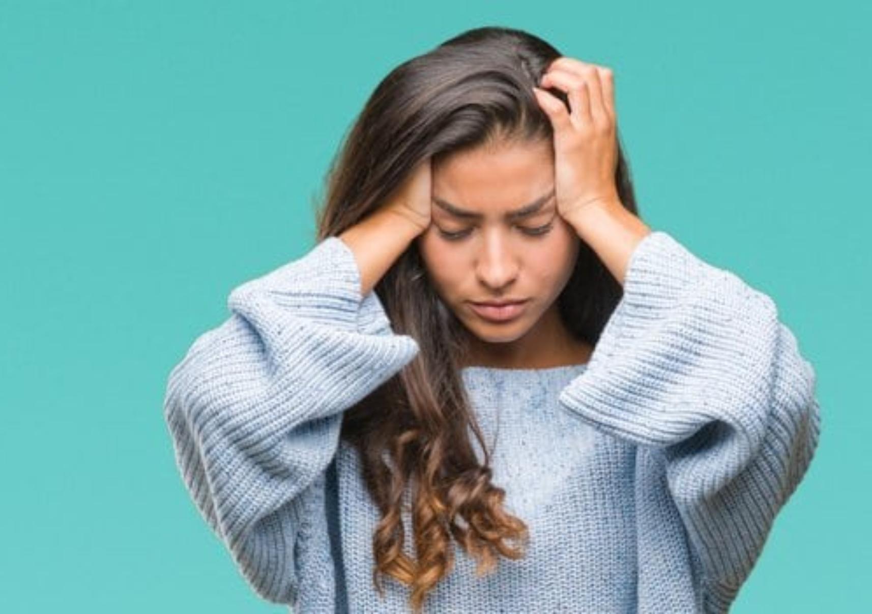 Ημικρανία: Τι είναι ποιοι οι τύποι τα αίτια τα συμπτώματα και ποια η θεραπεία