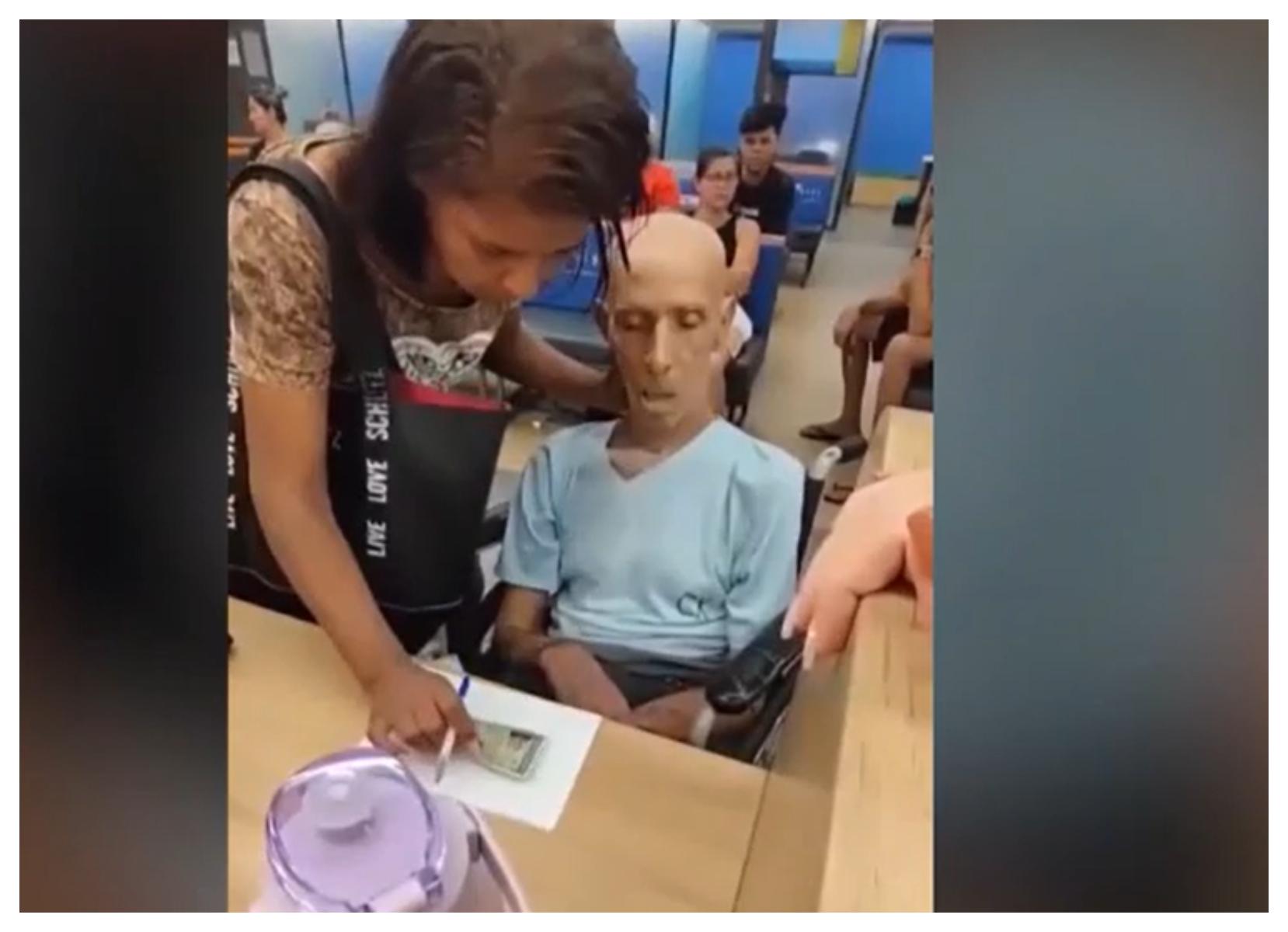 Τι άλλο πια : Πήγε τον νεκρό θείο της στην τράπεζα με καροτσάκι για να της υπογράψει δάνειο