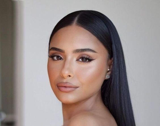 ίσια μαλλιά-τάσεις-Άνοιξη-Καλοκαίρι 2024-στα-χτενίσματα-και-κουρέματα-ιδέες-