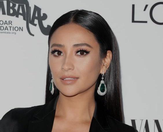 ίσια μαλλιά-τάσεις-Άνοιξη-Καλοκαίρι 2024-στα-χτενίσματα-και-κουρέματα-ιδέες-