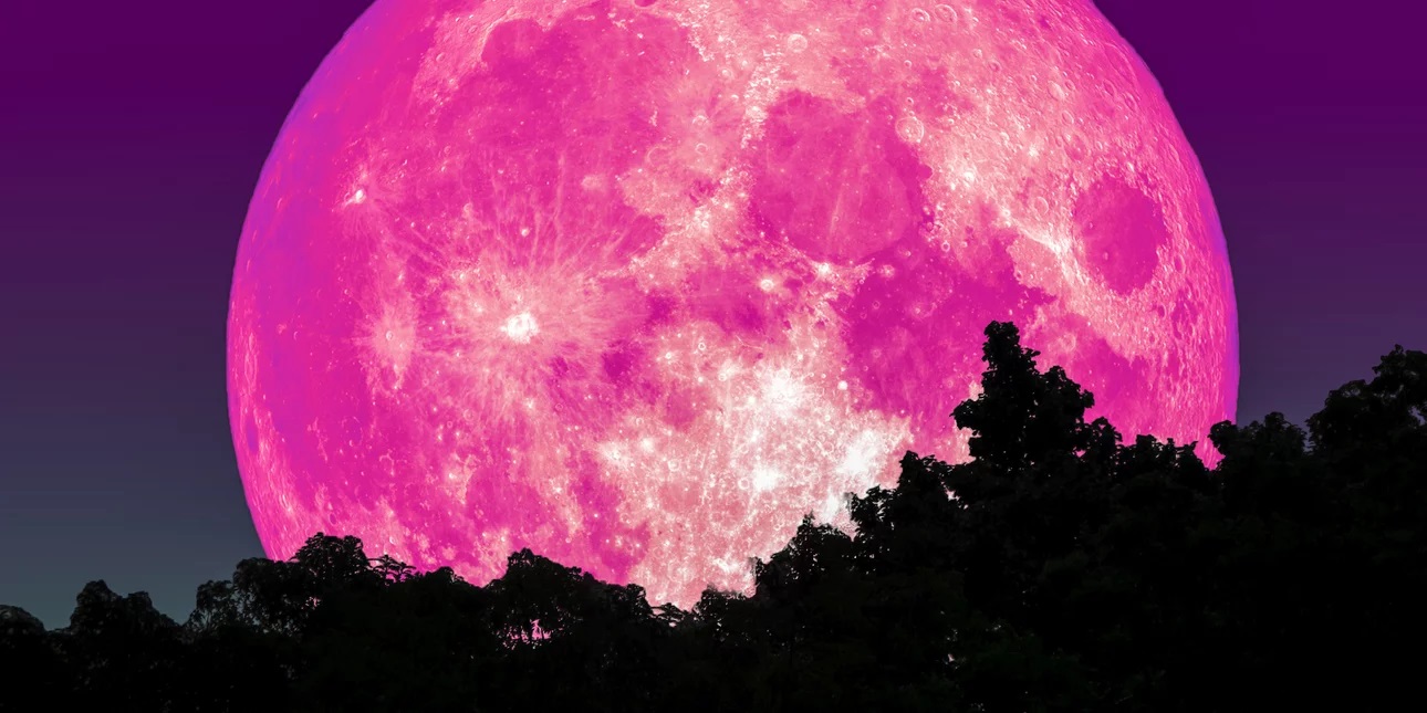 Πανσέληνος: Πότε έρχεται το “Ροζ Φεγγάρι” – Τι αναφέρουν οι λαϊκές παραδόσεις