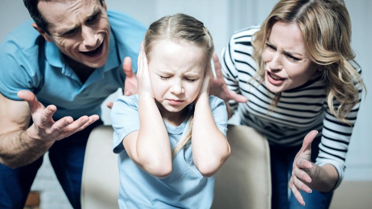 συμπεριφορές-που-απομακρύνουν-το-παιδί-από-τους-γονείς-