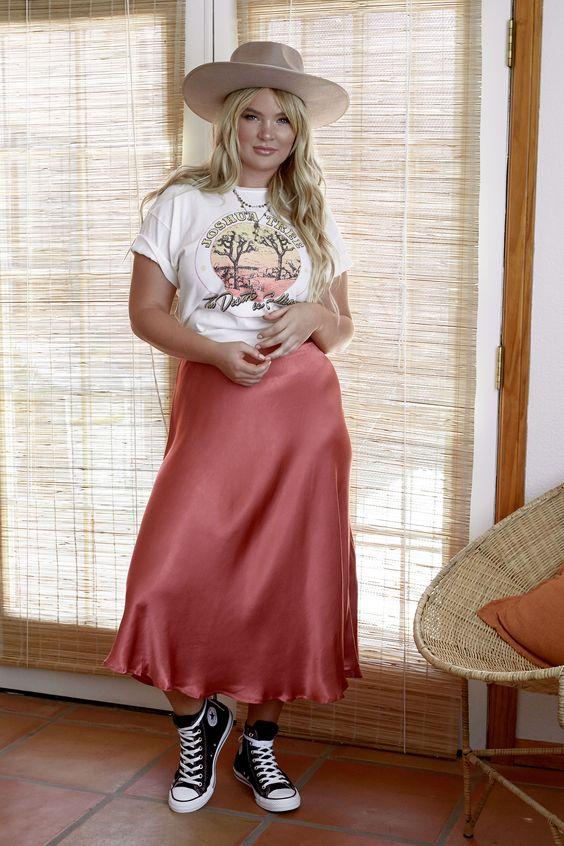 μάξι-σατέν-ροζ-φούστα-με-t-shirt-ιδέες- μάξι-σατέν-ροζ-φούστα-με-t-shirt-ιδέες-