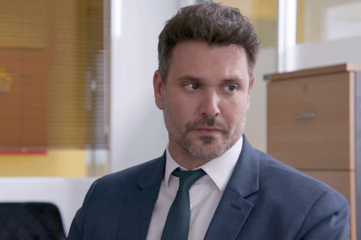 Παγιδευμένοι: Ο Δημήτρης κάνει μία τελευταία προσπάθεια να πλησιάσει την Άννα