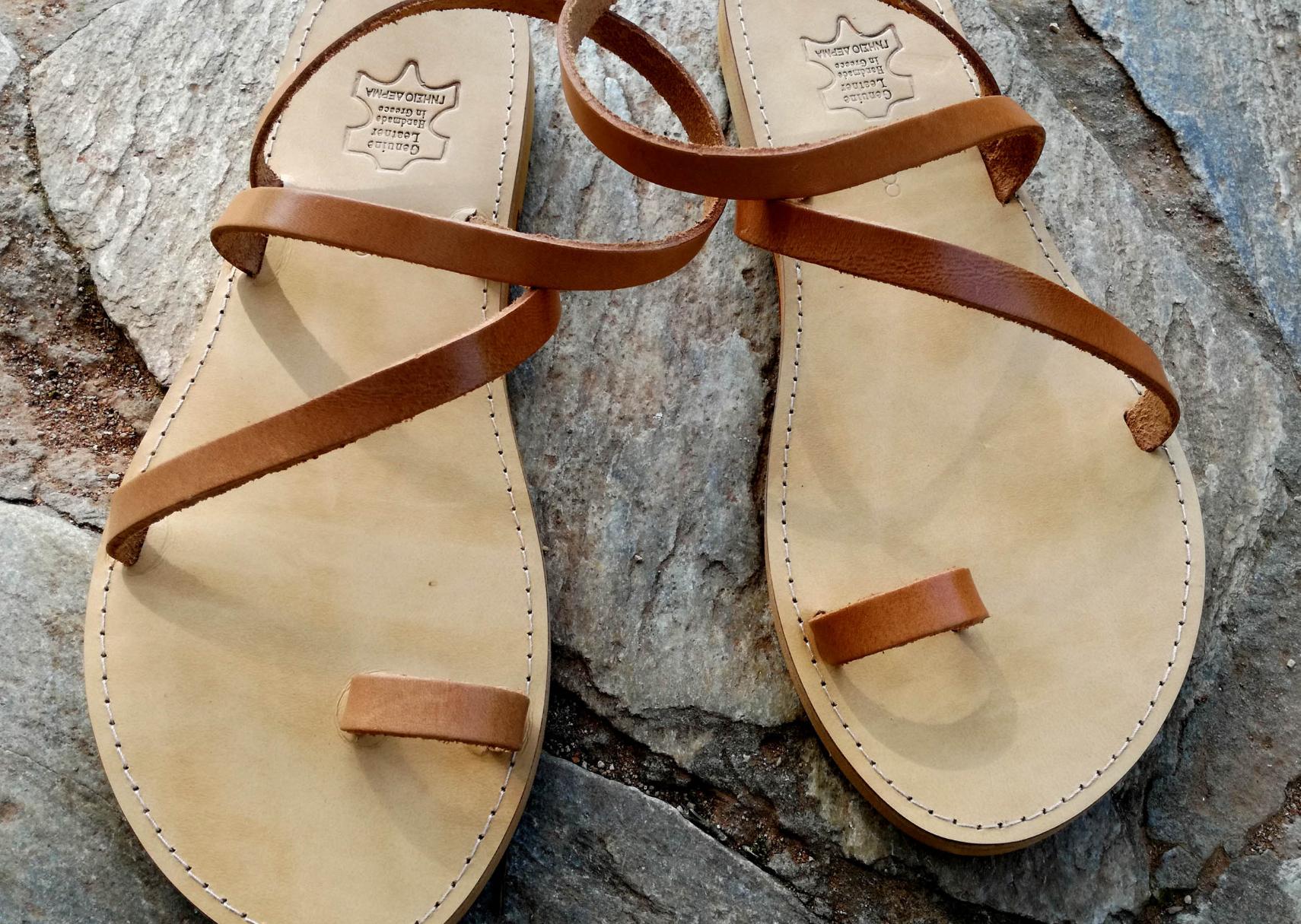 Δαχτυλιές, λάσπη και σημάδια από τα δάχτυλα των ποδιών στα πέδιλα: Πως να τα καθαρίσετε