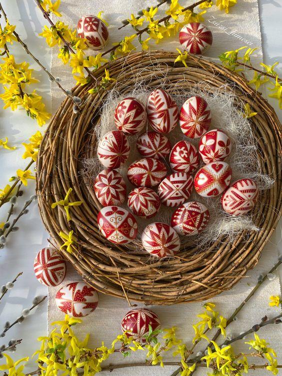 Κόκκινα Πασχαλινά αυγά: 15 ιδέες να τα διακοσμήσεις