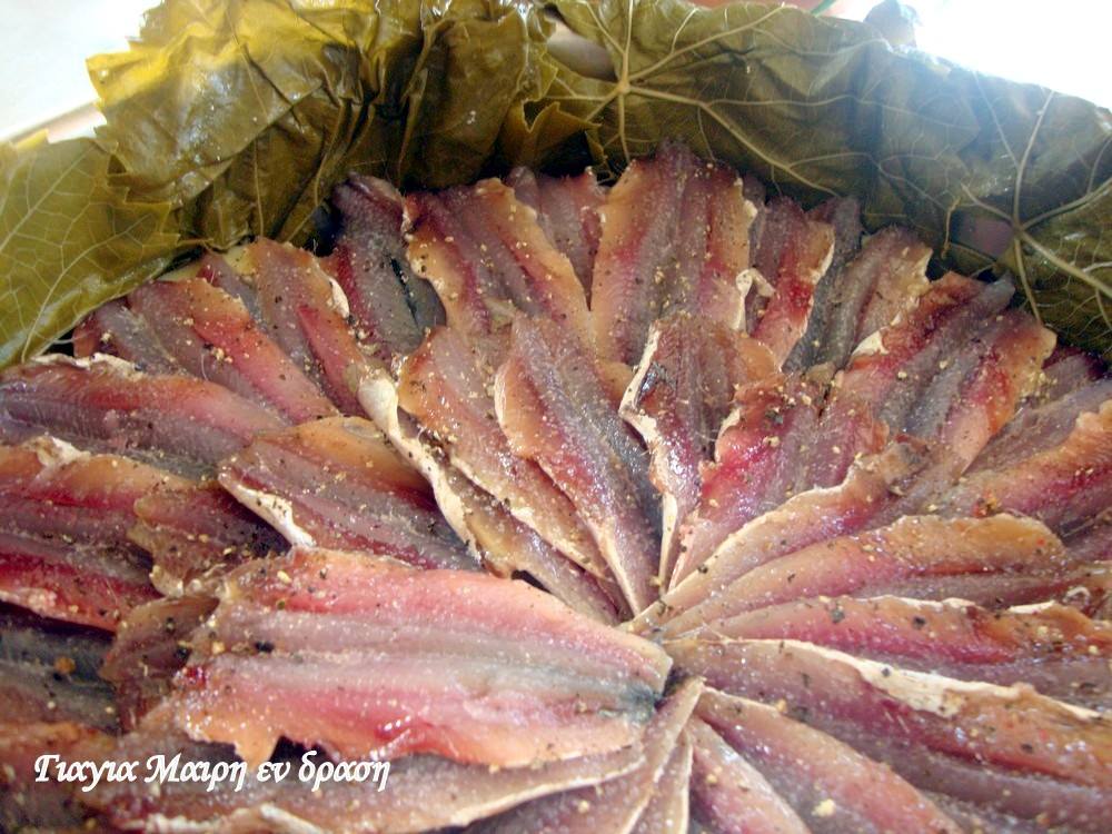 Κυριακή των Βαΐων-γαύρος πλακί-στα-αμπελόφυλλα-συνταγή- Κυριακή των Βαΐων-γαύρος πλακί-στα-αμπελόφυλλα-συνταγή-