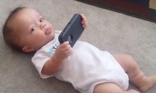 χρήση-οθόνης-από-βρέφη-οι-ειδικοί-προειδοποιούν- χρήση-οθόνης-από-βρέφη-οι-ειδικοί-προειδοποιούν-