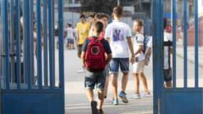 Πάσχα: Τελευταίο κουδούνι σήμερα στα σχολεία – Πότε επιστρέφουν οι μαθητές στο σχολείο
