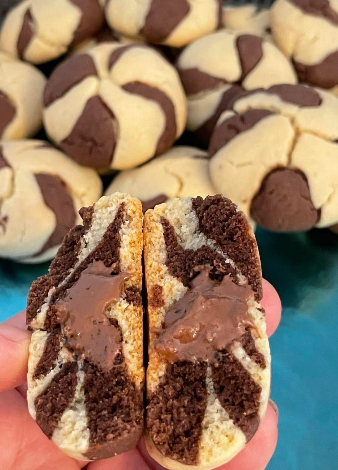 δίχρωμα-νηστίσιμα cookies-χωρίς γάλα-για-τη-Μεγάλη Εβδομάδα-συνταγή-