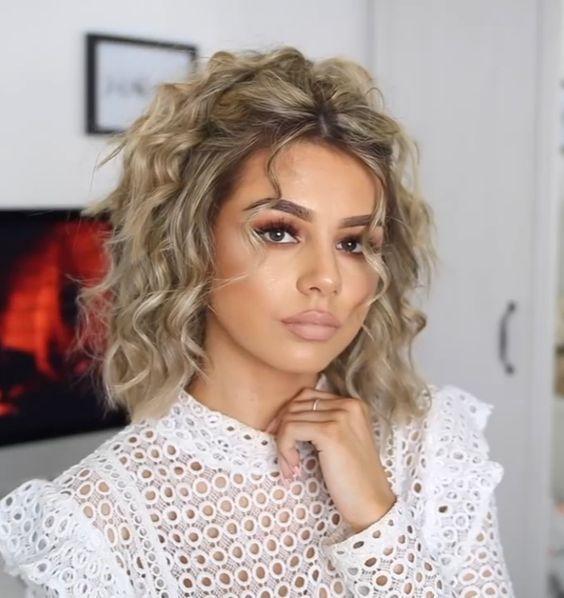 15 ιδέες για βραδινά χτενίσματα σε κοντά και μακριά μαλλιά για το βράδυ της Ανάστασης 15 ιδέες για βραδινά χτενίσματα σε κοντά και μακριά μαλλιά για το βράδυ της Ανάστασης