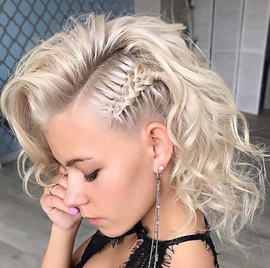 καρέ-μαλλιά-με-πλεξουδάκι-στο-πλάι-ιδέες- καρέ-μαλλιά-με-πλεξουδάκι-στο-πλάι-ιδέες-