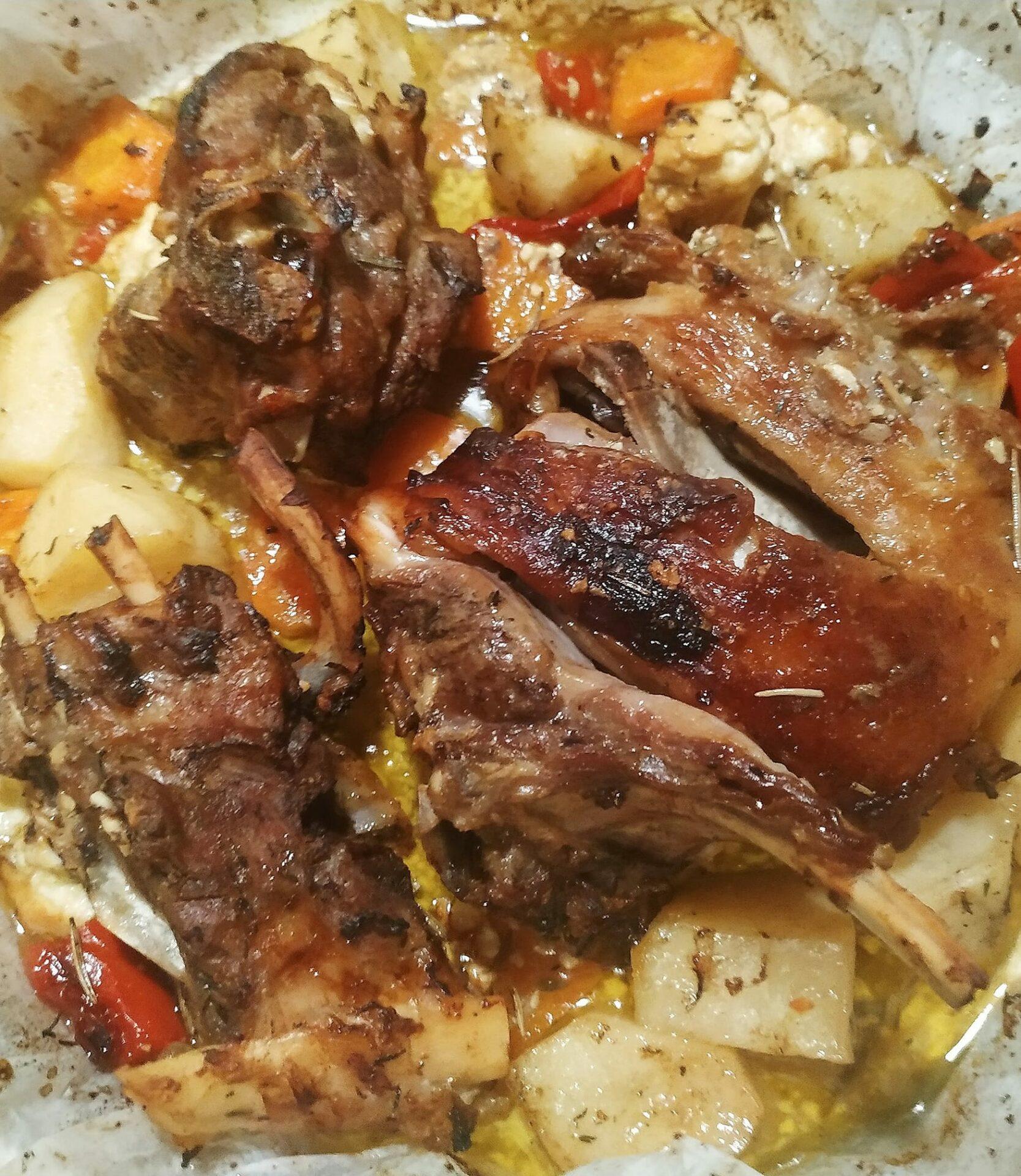 αρνάκι-κλέφτικο-στη-λαδόκολλα-για-το-Πάσχα-συνταγή-