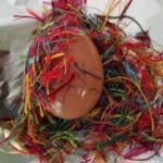 πασχαλινά-αυγά-με-κλωστές-και-ξύδι-