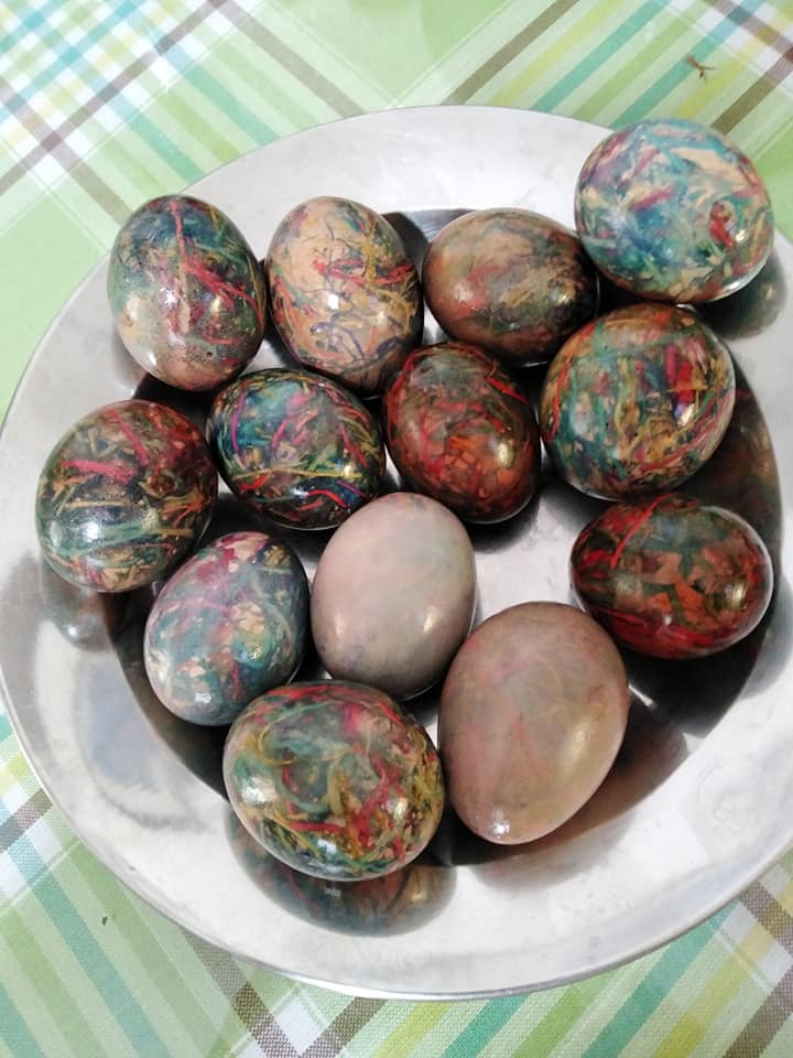 πασχαλινά-αυγά-με-κλωστές-και-ξύδι-