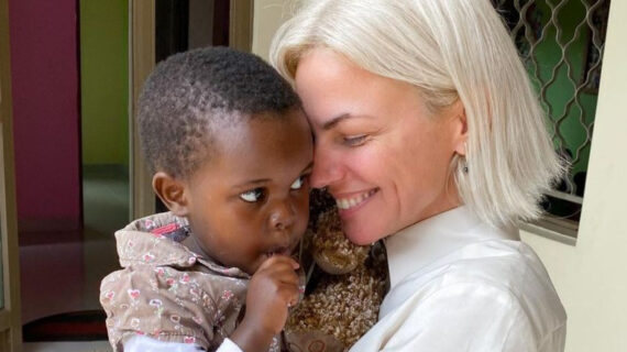 Χριστίνα Κοντοβά : “Άργησα να έχω συναισθήματα για το παιδί”  – Ποια η σχέση της σήμερα με τον Τζώνη Καλημέρη