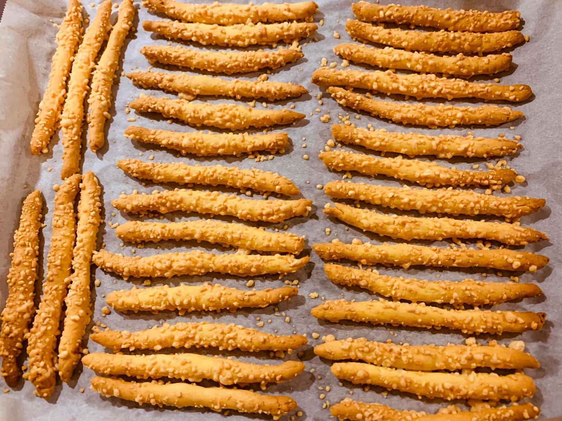 Κριτσίνια καλαμποκιού με γραβιέρα